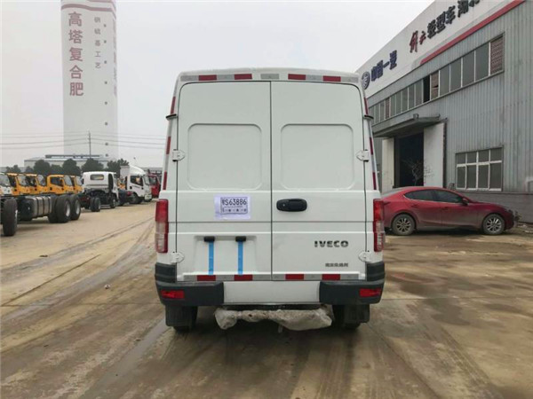 國六依維柯面包冷藏車