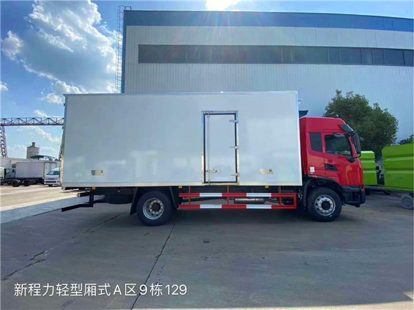 東風(fēng)天錦國六6.8米冷藏車