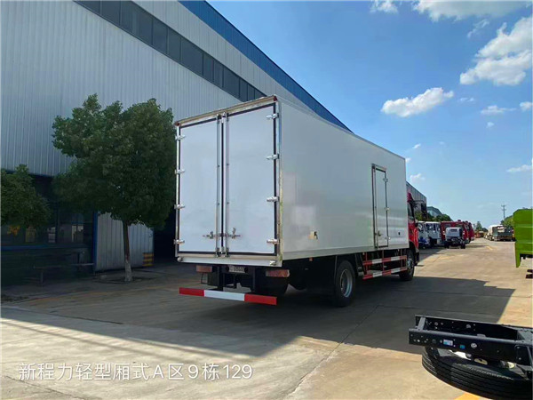 東風(fēng)天錦國六6.8米冷藏車