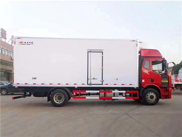 解放國六6.8米冷藏車