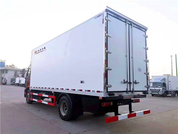 解放國六6.8米冷藏車